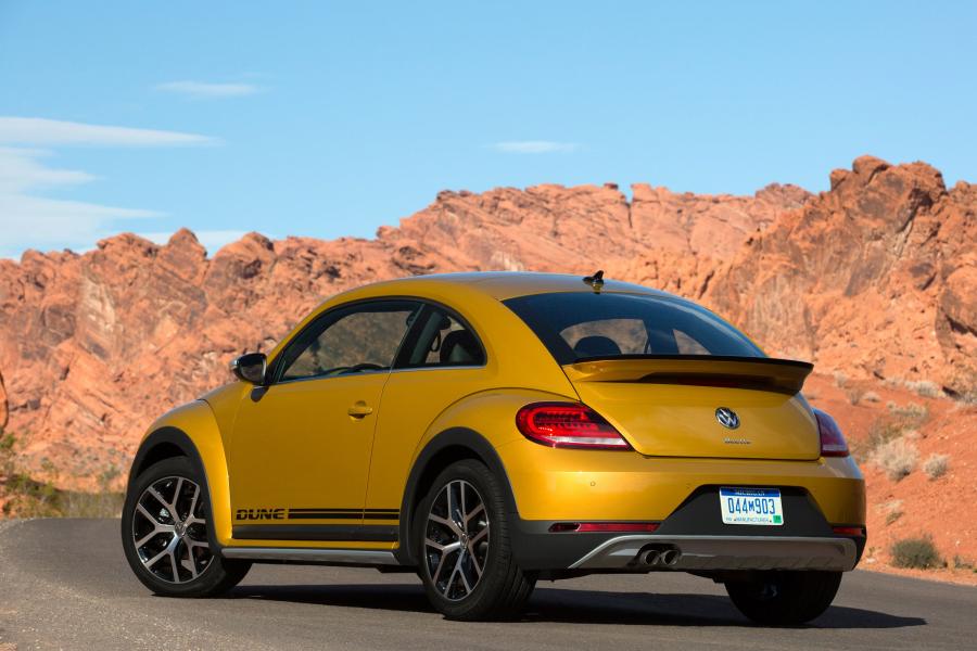  Volkswagen Beetle Dune Convertible 2016 года  (фото 7 из 32)